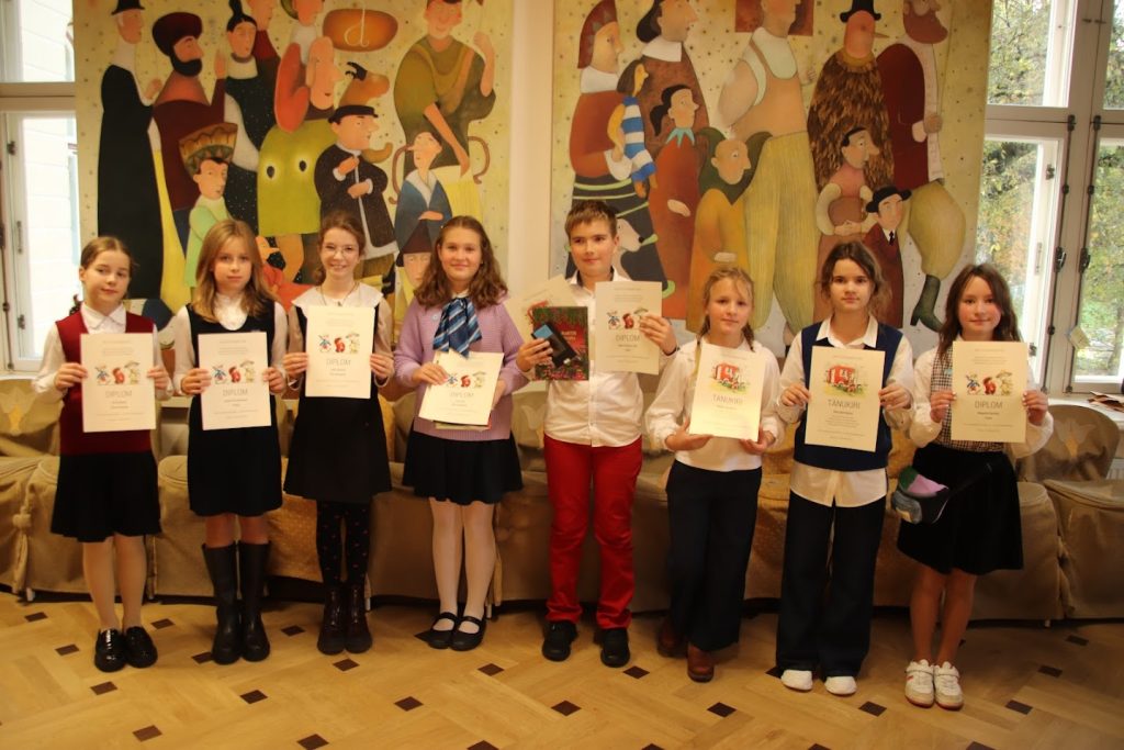 Eesti Lastekirjanduse Keskus ja Tallinna Õpetajate Maja korraldasid Tallinna koolide 4. klasside õpilastele ettelugemise võistluse